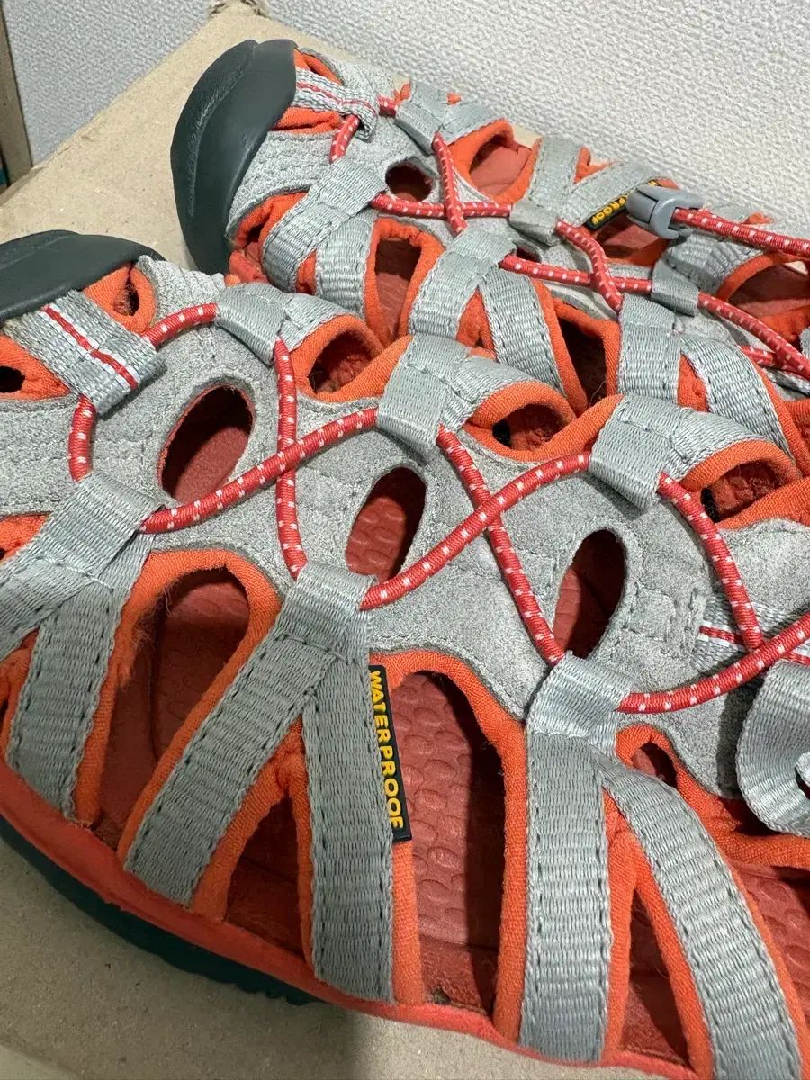 KEEN 킨 ウィスパー サンダル240