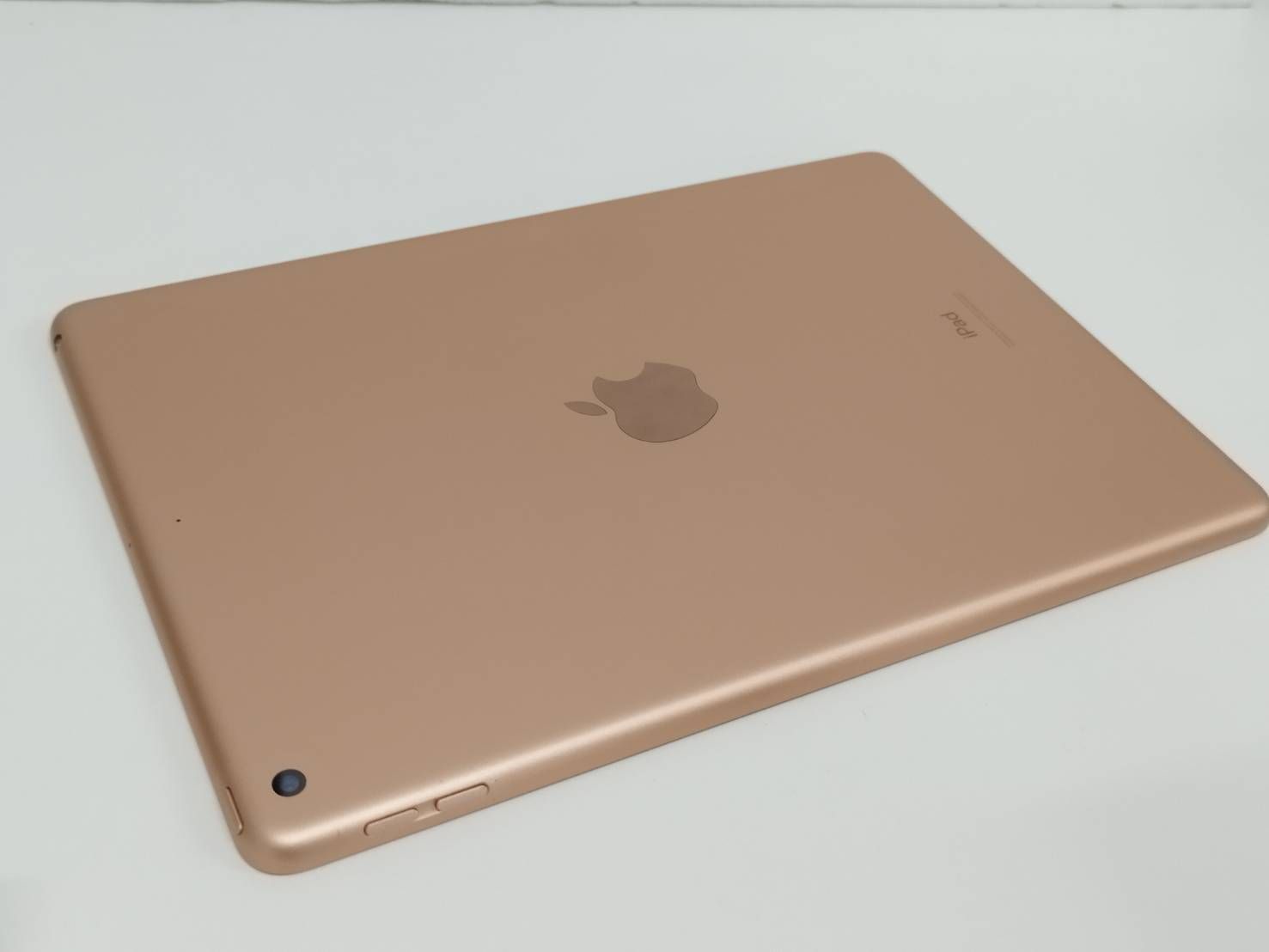 Wi-Fiモデル】iPad 第8世代/10.2インチ/A2270/32GB〈MYLC2J/A〉 - メルカリ