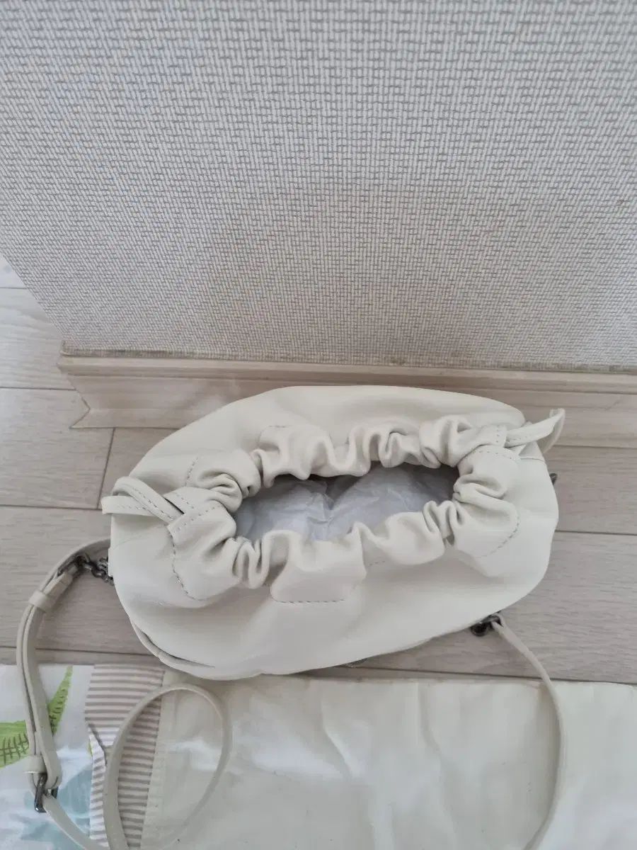ほぼ新品) METROCITY メトロシティ 正規品 バッグ クロスバック