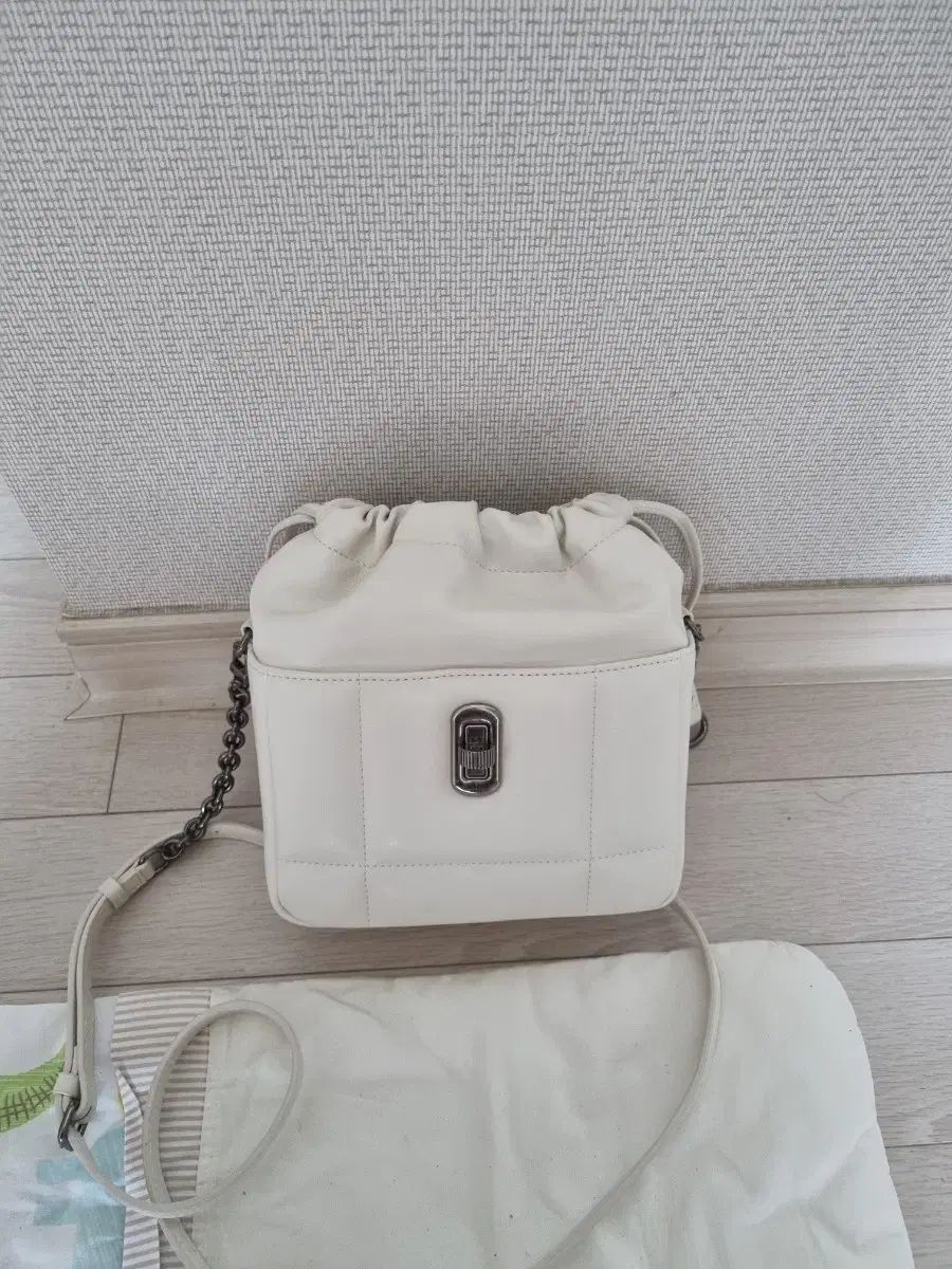 ほぼ新品) METROCITY メトロシティ 正規品 バッグ クロスバック