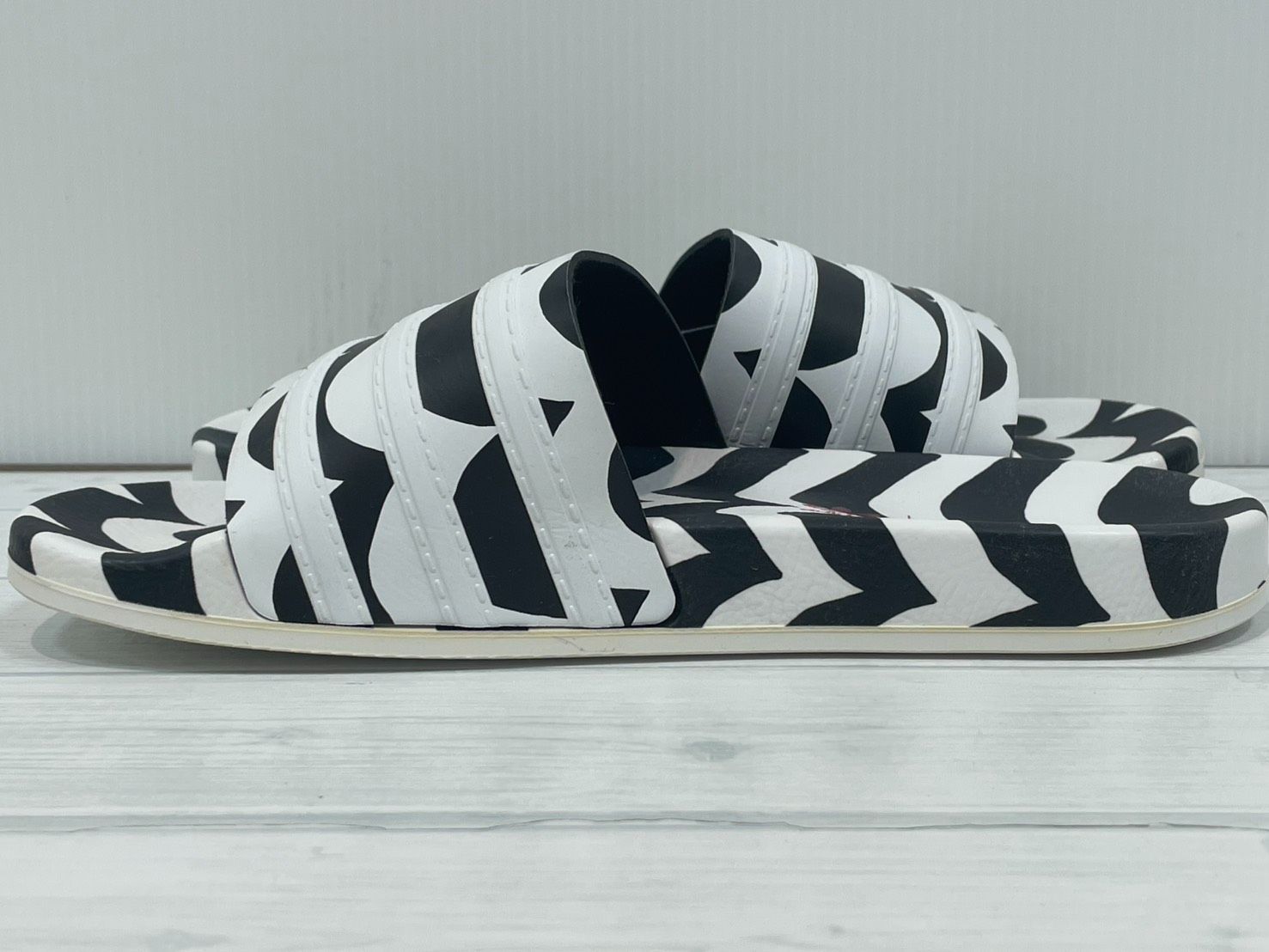 【塩】未使用 adidas marimekko アディダス マリメッコ コラボサンダル サンダル 24.5~25.0センチ ソールに黄ばみあり【24012CK】E30 【塩】未使用 adidas marimekko アディダス マリメッコ コラボサンダル サンダル 24.5~25.0センチ ソールに黄ばみあり【24012CK】E30