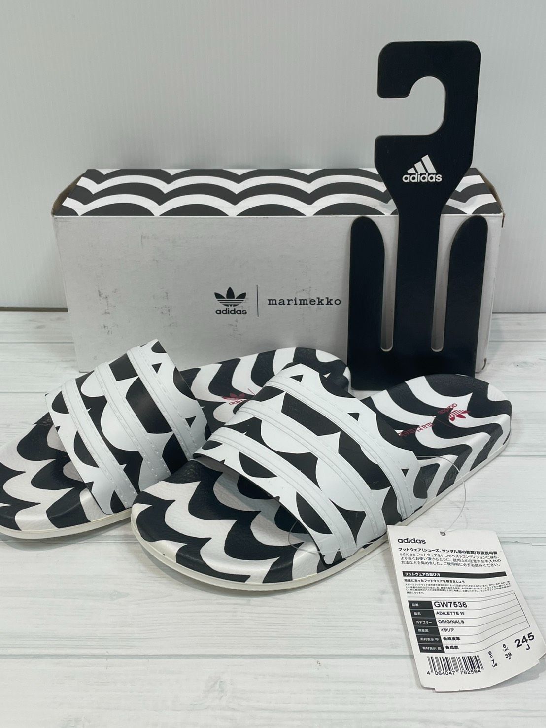 【塩】未使用 adidas marimekko アディダス マリメッコ コラボサンダル サンダル 24.5～25.0センチ ソールに黄ばみあり【24012CK】E30