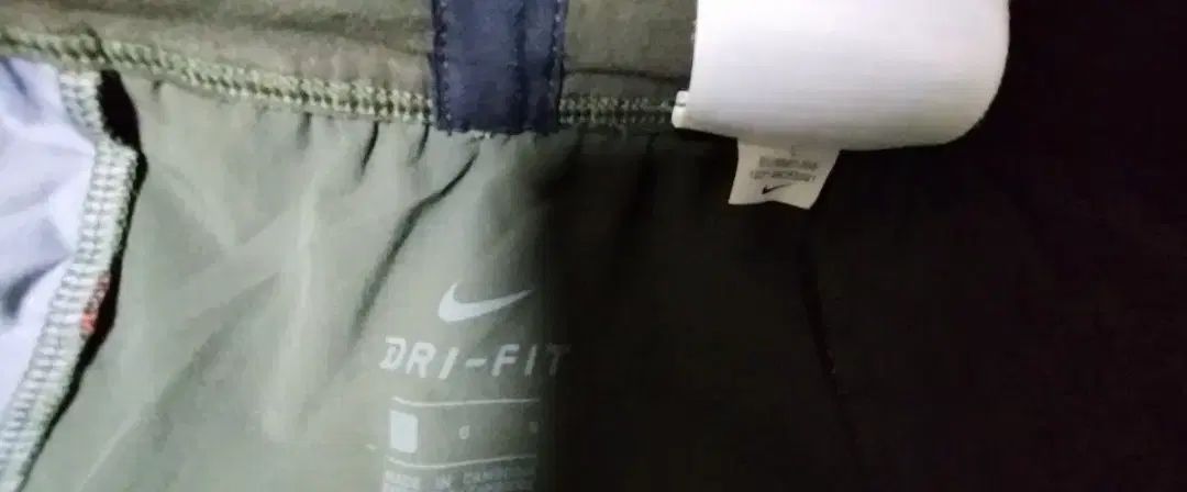 (正規品) NIKE ドライフィット カーキ色 ハーフパンツ L 30 - 31 未使用 新 (正規品) NIKE ドライフィット カーキ色 ハーフパンツ L 30 - 31 未使用 新
