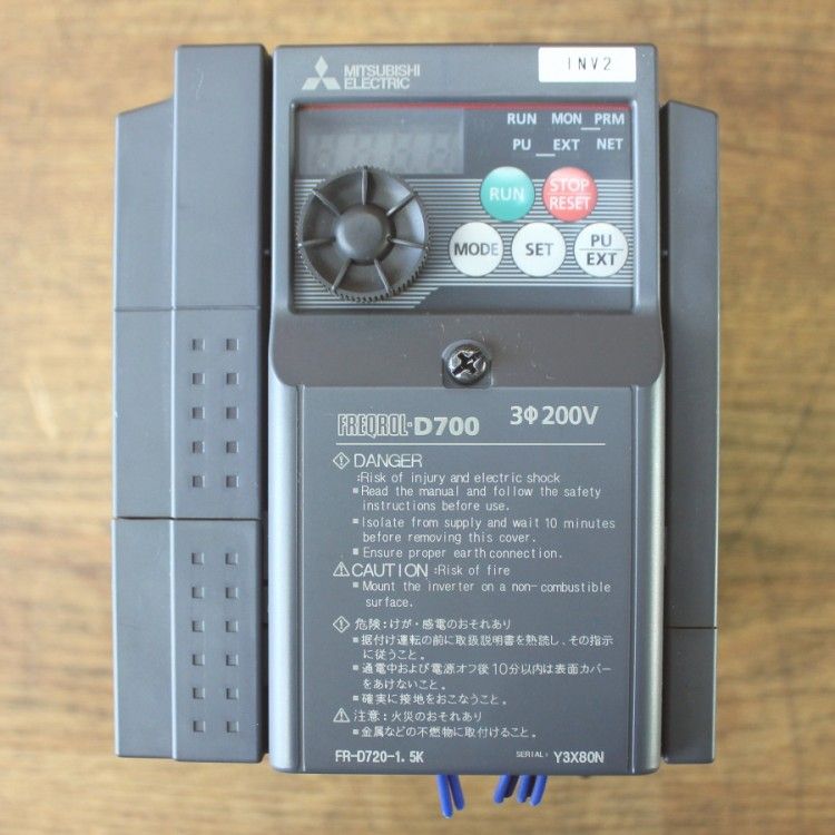 三菱 FR-D720-1.5K インバータ FREQROL-D700シリーズ 3相200V 2023年製
