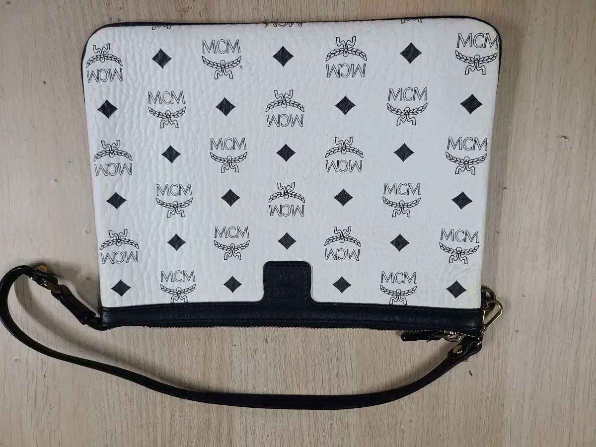 MCM ヴィセトス 白 ミニショルダーバッグ