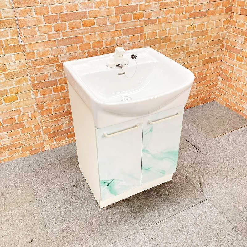 【中古品】 扉リメイク済 INAX(イナックス) 陶器製 ☆シングルレバー混合水蛇口付き☆2枚扉タイプ 手洗台 洗面化粧台 「幅60cm 600mm」 5E
