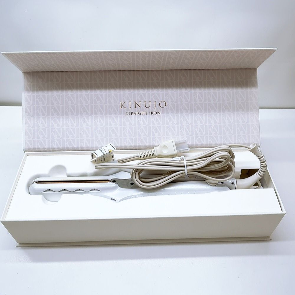 美品⭐︎KINUJO ストレートアイロン　白 安心の動作保証》 KINUJO 絹女 ストレート アイロン ホワイト