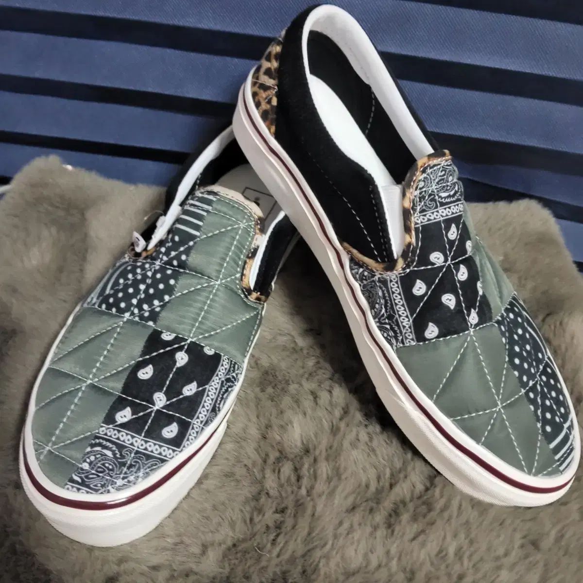 新品 VANS ヴァンズ Classic スリッポン パッチワーク カーキ バンダナ タイガー 270品番下