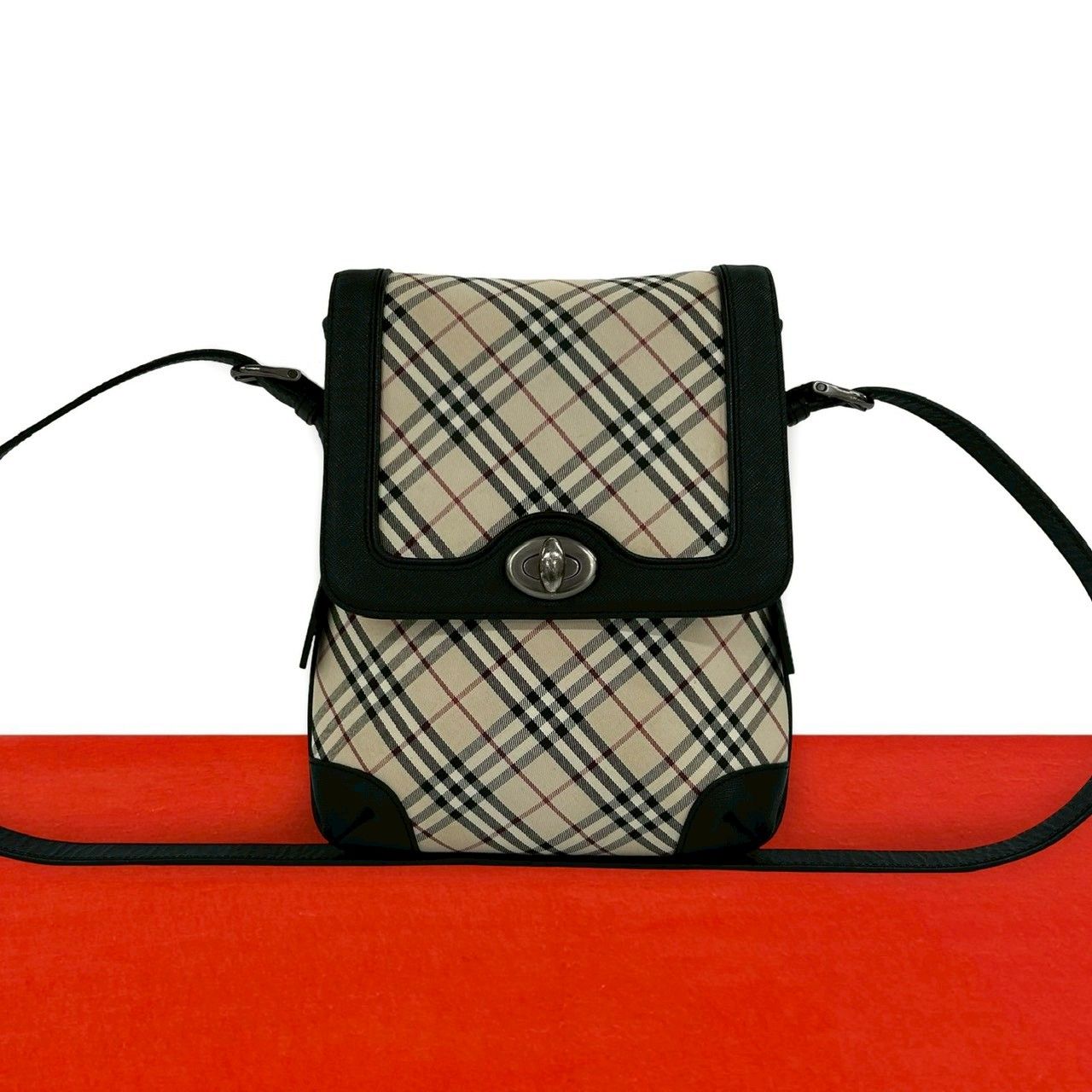 極 美品 BURBERRY バーバリー ノバチェック 柄 ターンロック
