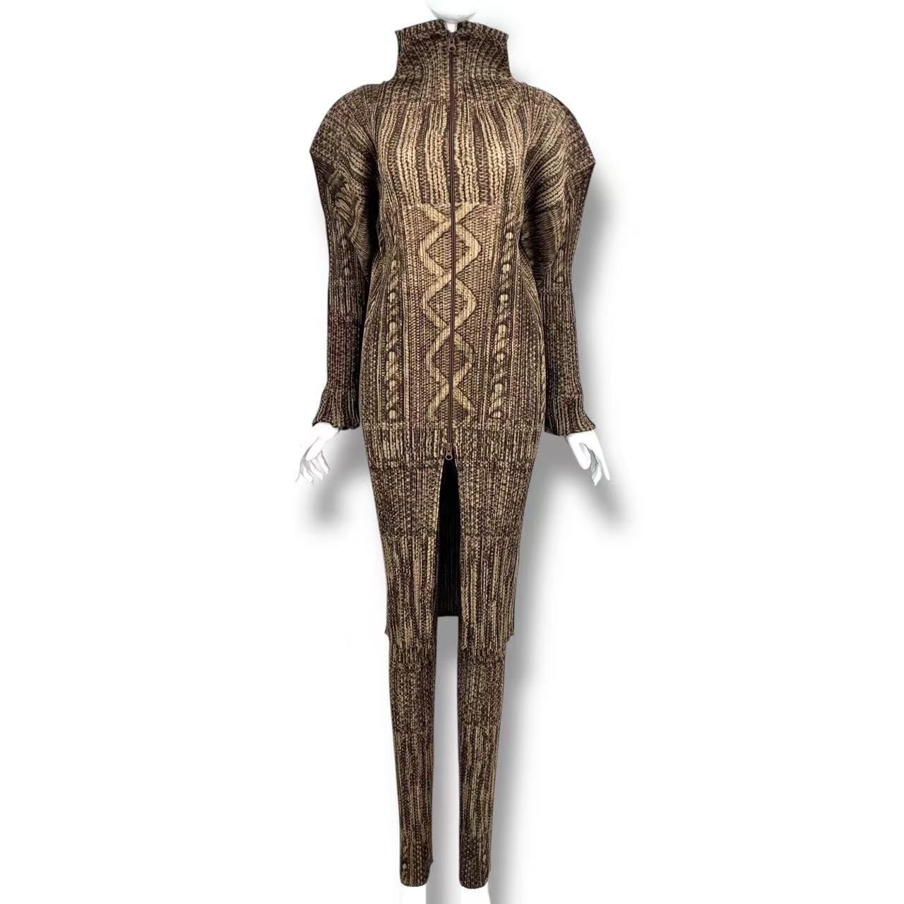 新品同様 ISSEY MIYAKE イッセイミヤケ PLEATS PLEASE プリーツプリーズ セットアップ カーディガン パンツ チェーン ブラウン 総柄 サイズ5
