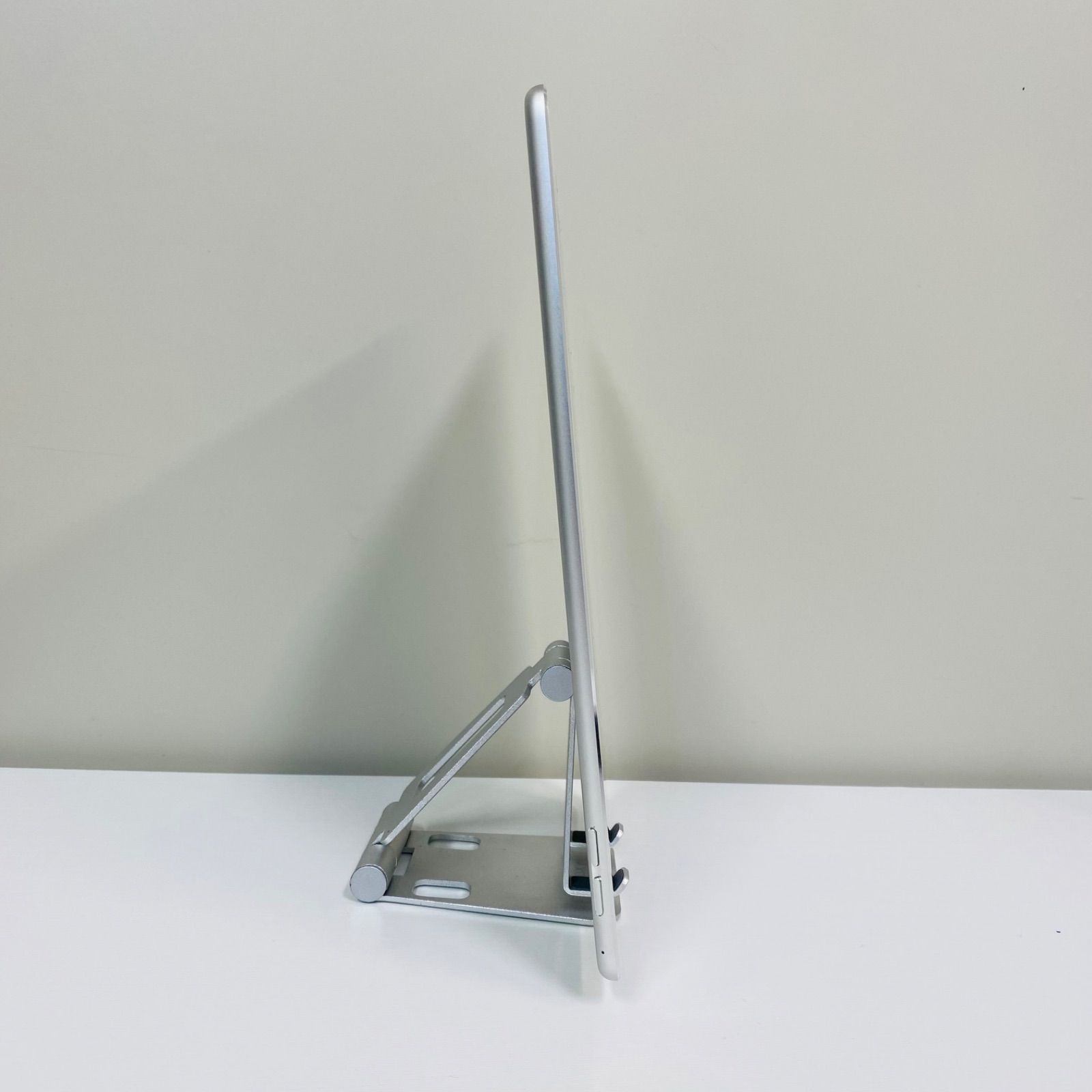 iPad Air2 シルバー 32GB 美品 - メルカリ