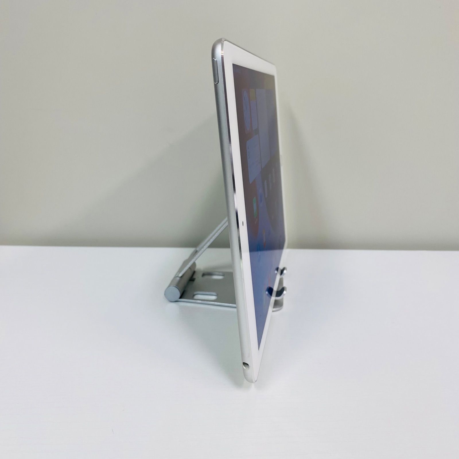 iPad Air2 シルバー 32GB 美品 - メルカリ