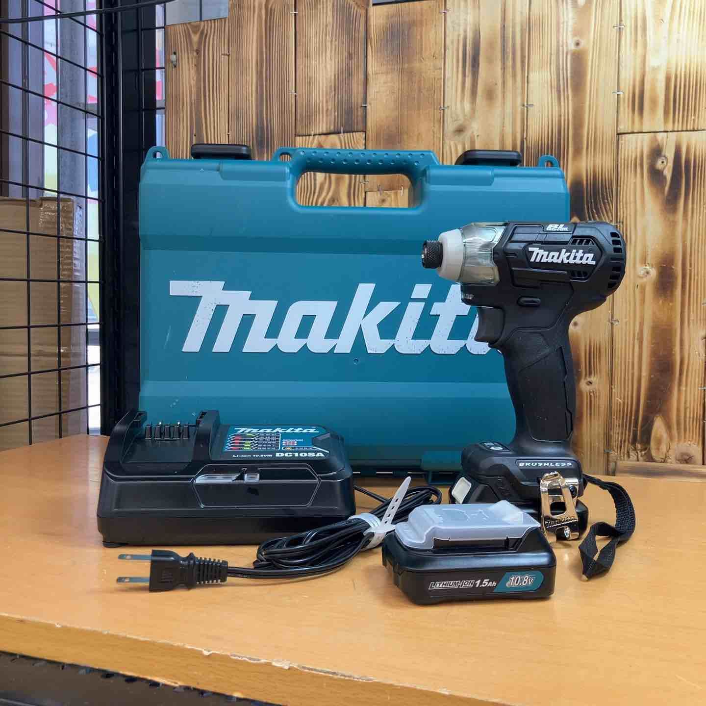 ★マキタ(makita) コードレスインパクトドライバー TD111DSHXB バッテリー二個 充電器付き