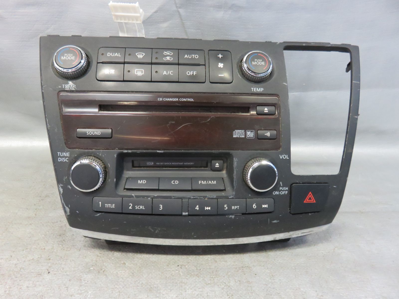 ★SB615/日産 エルグランド ME51/E51/NE51 純正 CD MDデッキ オーディオデッキ エアコンスイッチ ハザードスイッチ 281A2 WL600