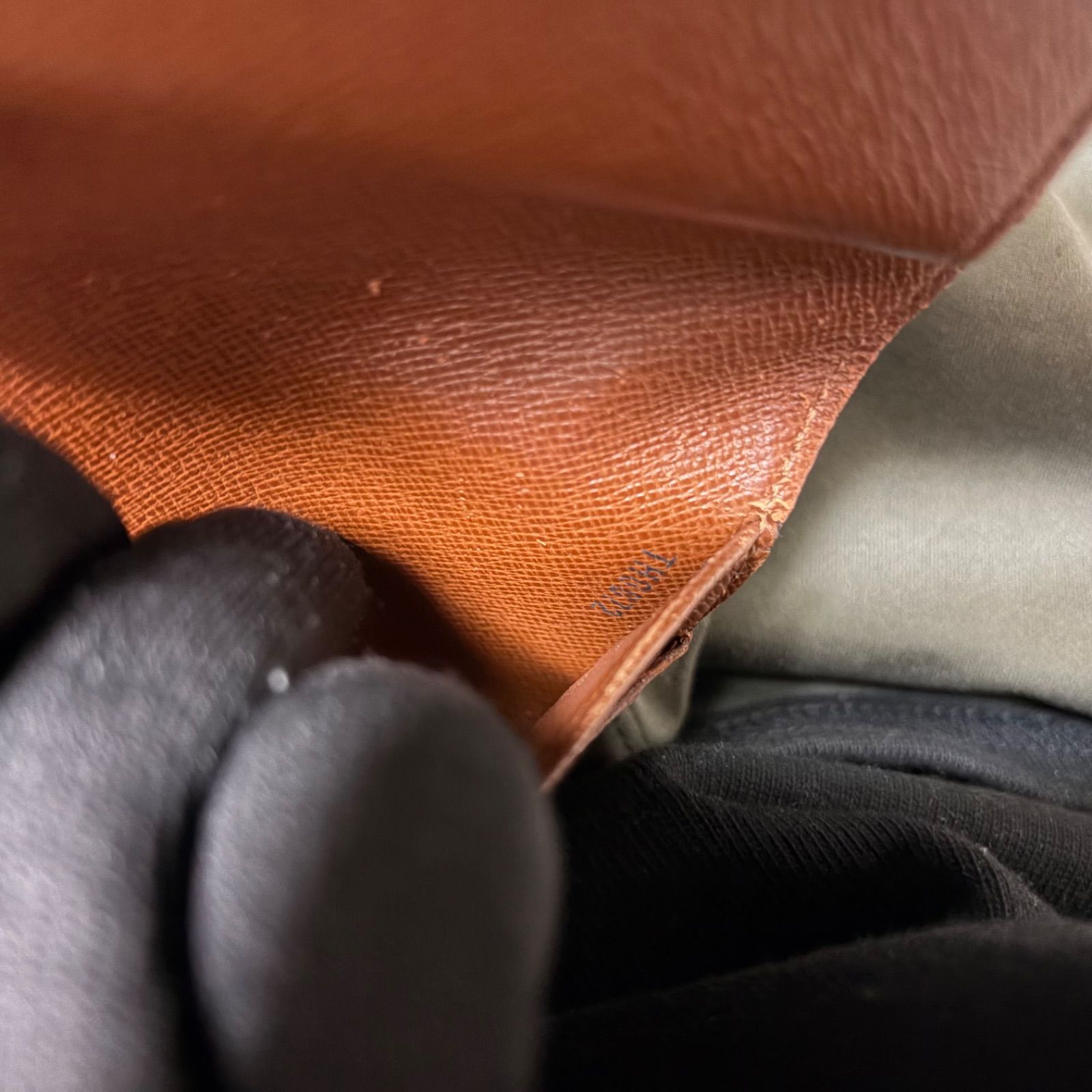 d61 ポルト トレゾール　ポルトフォイユ インターナショナル　旧型　ルイ ヴィトン Louis Vuitton　3つ 三つ 折り　フラップ ボタン 式　長 財布　ロング ウォレット　モノグラム