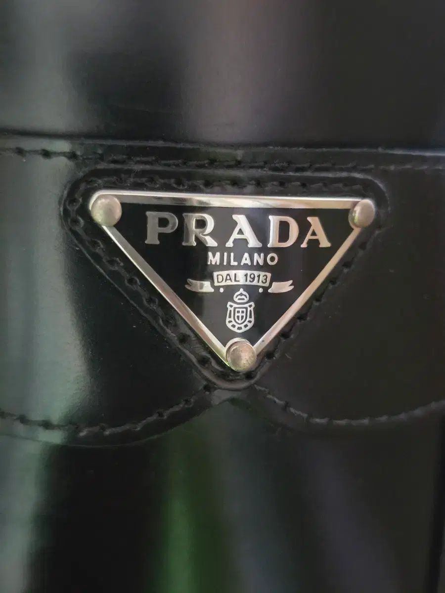 PRADA ブラック シルバー 三角ロゴ ミュール