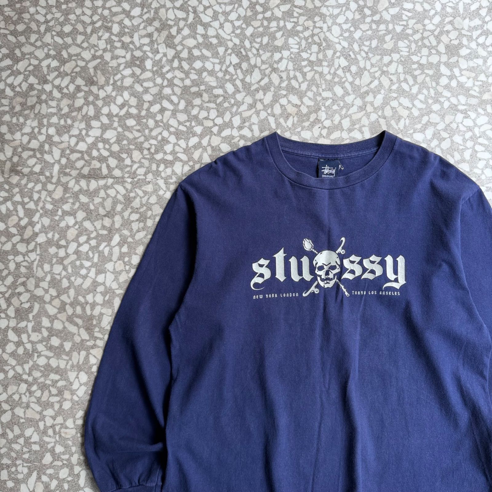 STUSSY / 00’s usa製 skull ls T-shirt size M ステューシー　オールドステューシー　Y2K　クロススカル　スカル　長袖Tシャツ　ストリート　ロンT　レイヤード　横ノリ