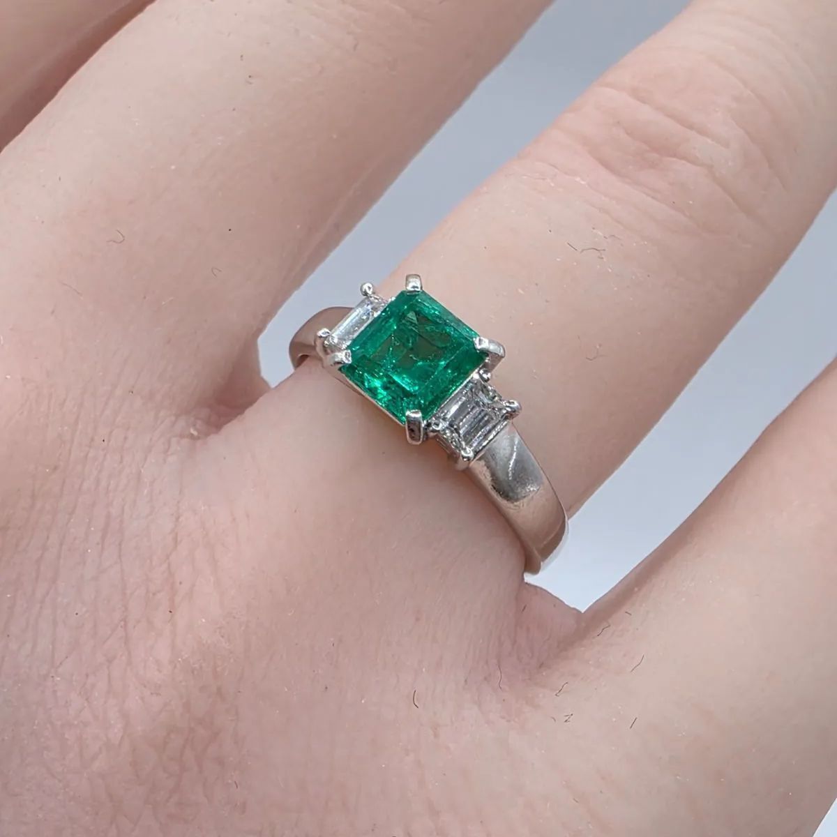 安い〜〜〜！??在庫一掃セール！?⏰? ⚡PT900 ダイヤエメリング 10.5号 ダイヤ - 0.27cts エメ- 0.82cts