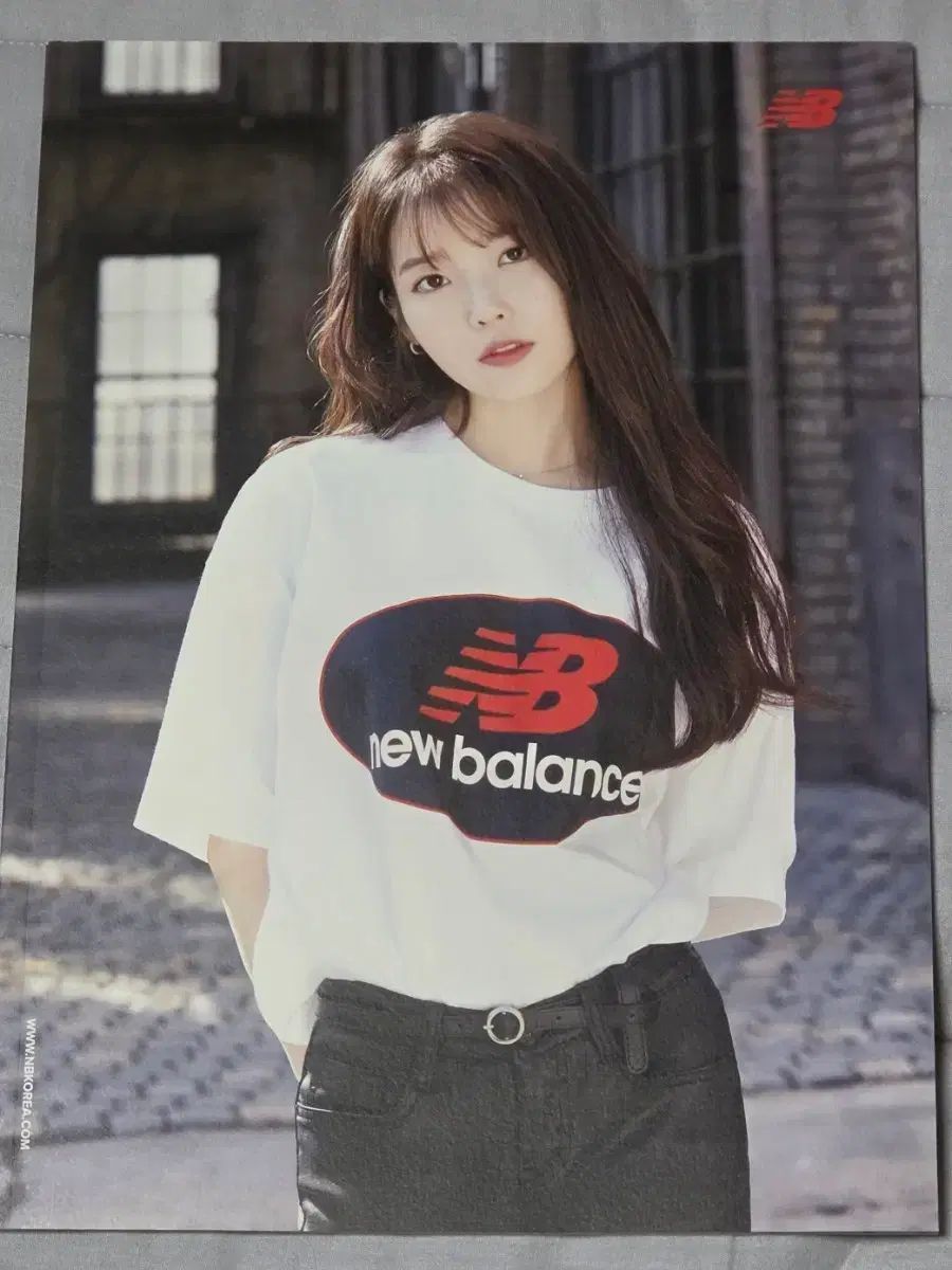 rare IU 写真集 ニューバランス