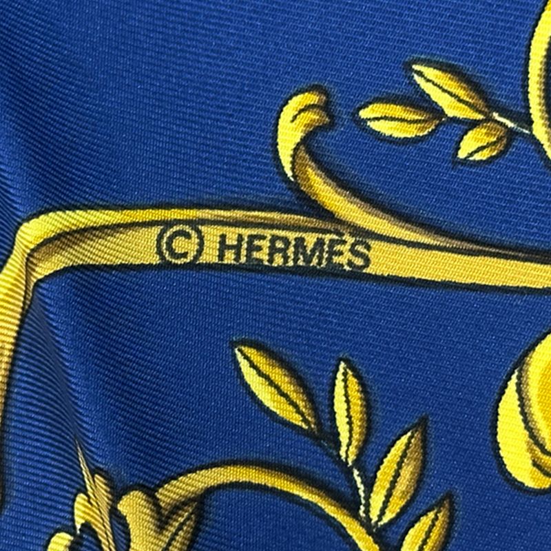 エルメス HERMES スカーフ カレ90 LA PROMENADE DE LONGCHAMPS ロンシャンへの散歩 レディース ブランド シルク ブルー マルチカラー 馬 馬車 大判 【中古】