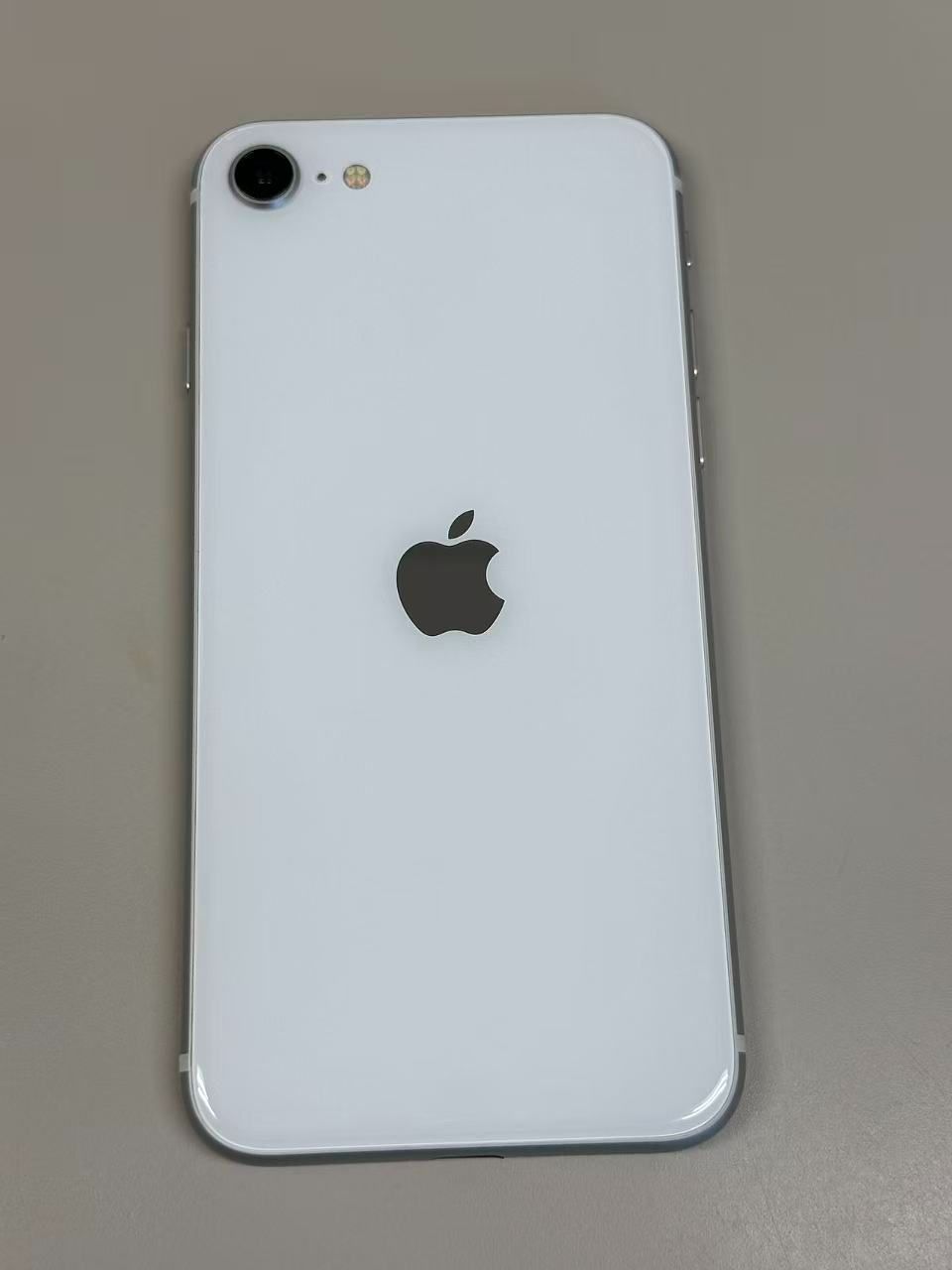 極美品 iPhone SE(第2世代) 128GB 白 - メルカリ