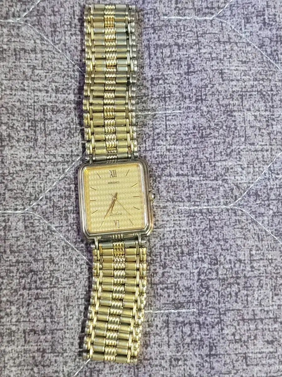 SEIKO ドルチェ ゴールド 時計