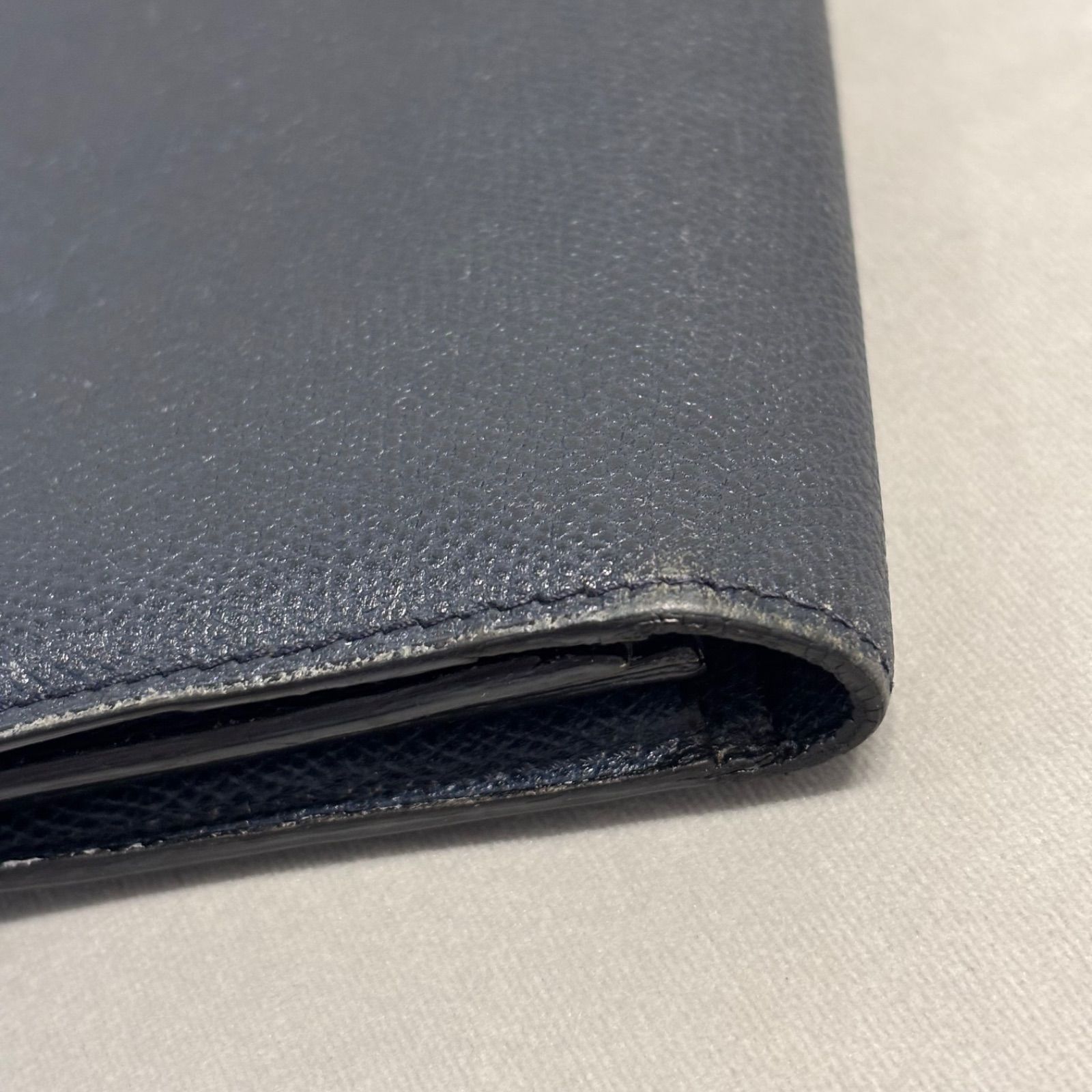 美品✨Valextra ヴァレクストラ 長財布 二つ折りコインケースあり無地レザー ネイビー イタリア製