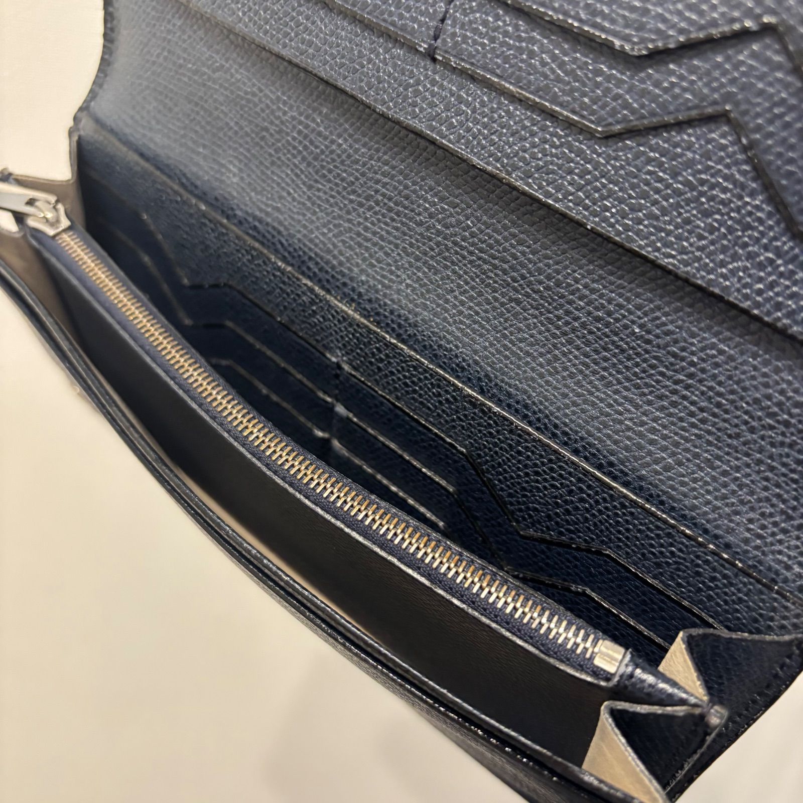 美品✨Valextra ヴァレクストラ 長財布 二つ折りコインケースあり無地レザー ネイビー イタリア製