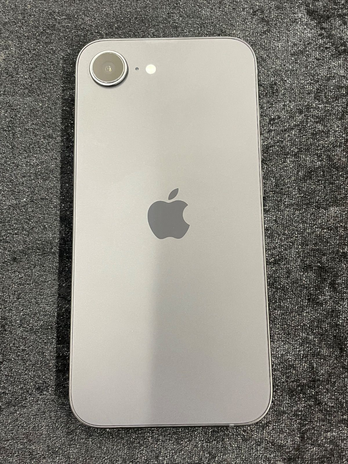 au デモ機 iPhone 16e【Wi-Fi専用】やや傷あり - メルカリ