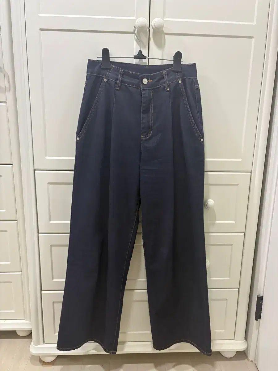 on&on オンアンドオン Indigo ピンタック ワイド デニム 55 (フィット 傷なし 굿)