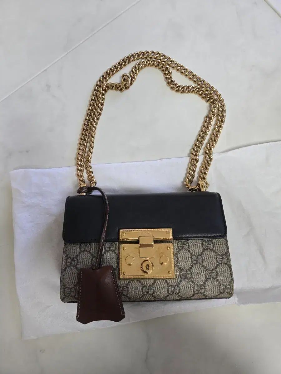 グッチ パッドロック ショルダーバッグ