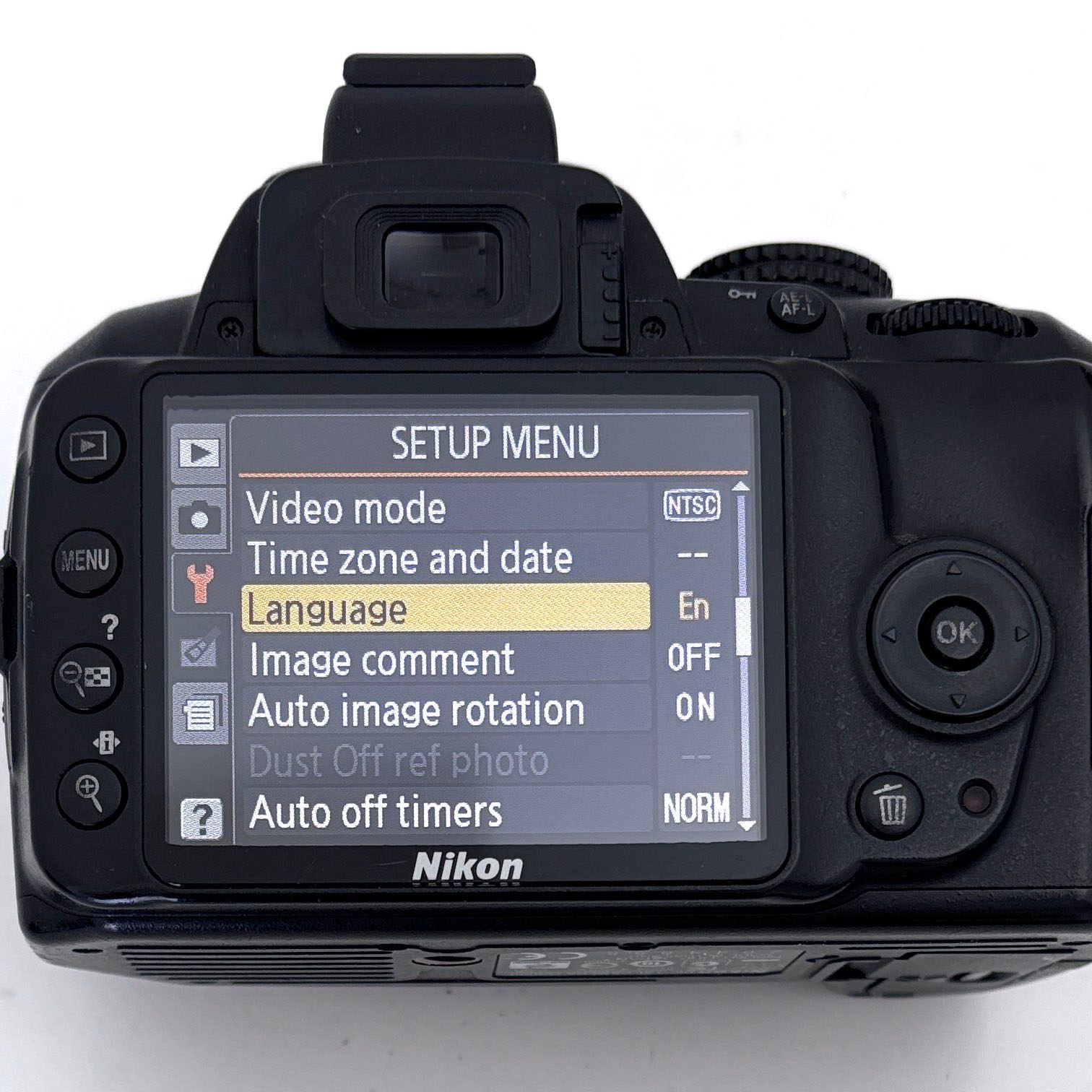 ニコン】Nikon D3000 デジタル一眼レフ + SDカード、バッテリー #T198B