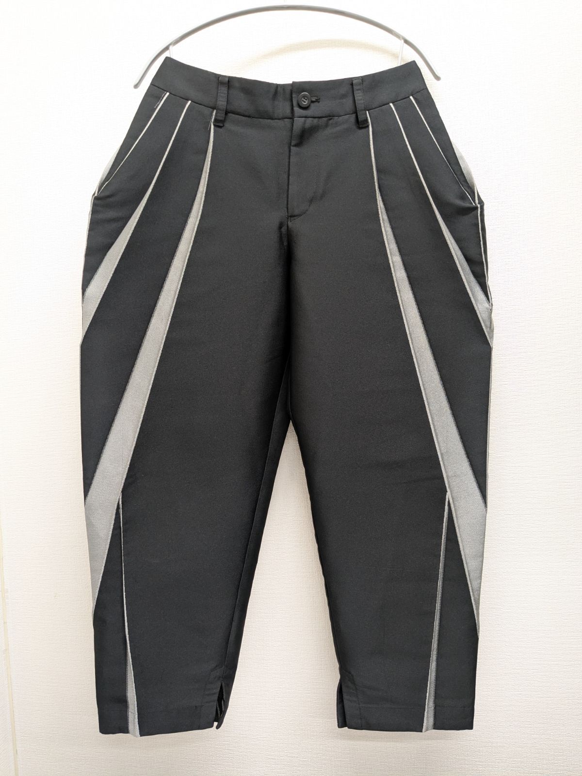 イッセイミヤケISSEY MIYAKE プリーツストライプ　ジャガード　クロップドパンツ 黒グレー2