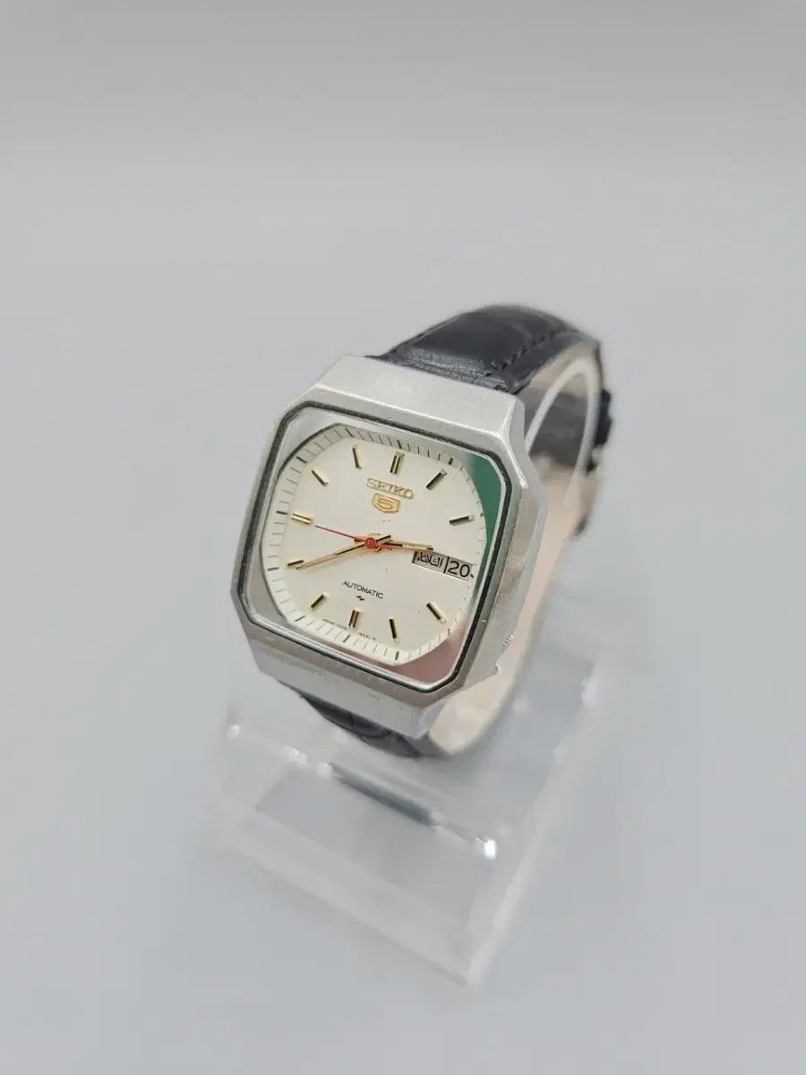 1980年代 ヴィンテージ SEIKO5(セイコー5) テレビ ケース オート(マチック) 腕時計