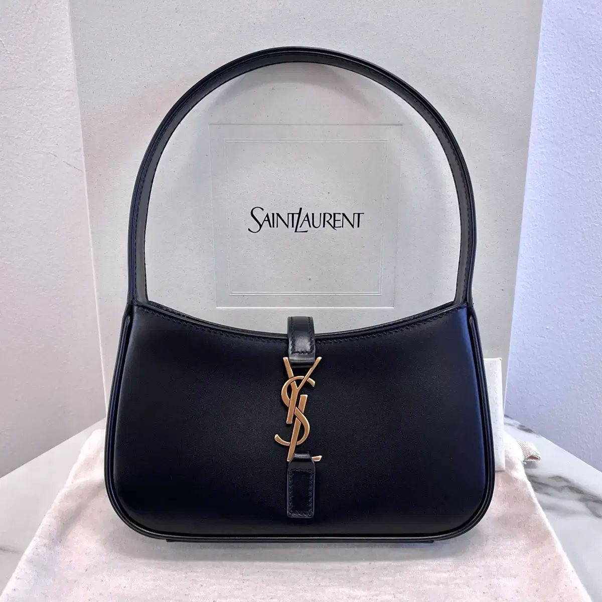 状態良し Saint Laurent サンローラン レディース HOBO BAG ミニ LE 5 A 7 ブラック ショルダーバッグ