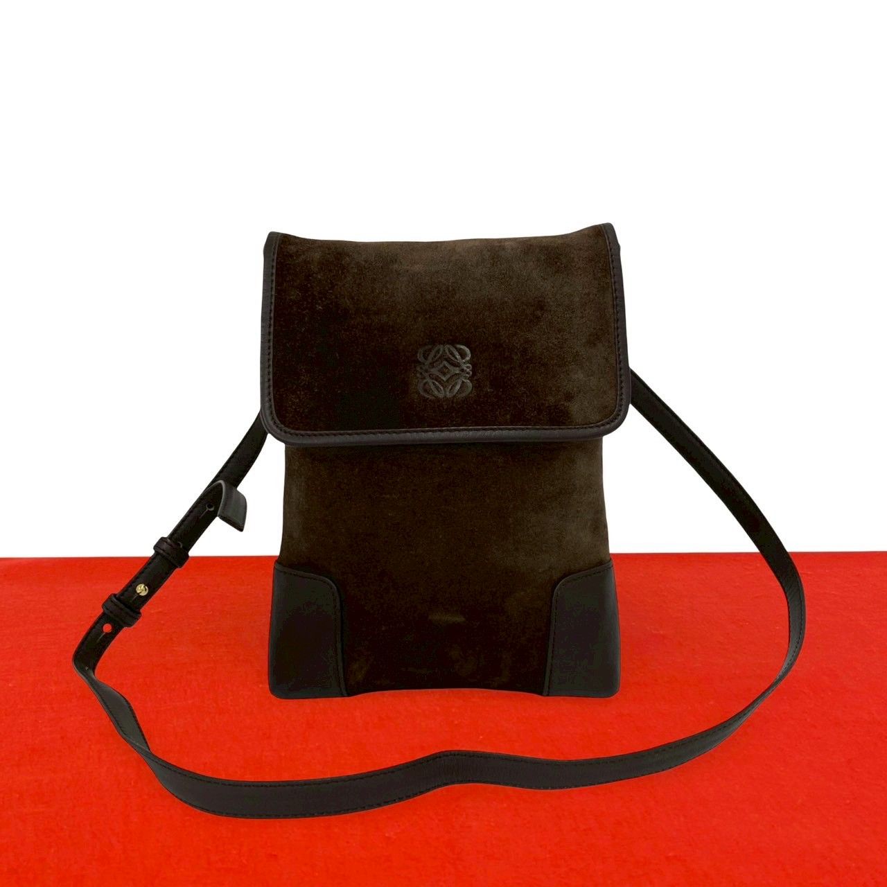 LOEWE ヴィンテージショルダーバッグ　 アナグラム型押し　スエード　レザー 極 美品 LOEWE ロエベ ヴィンテージ アナグラム ロゴ 型押し