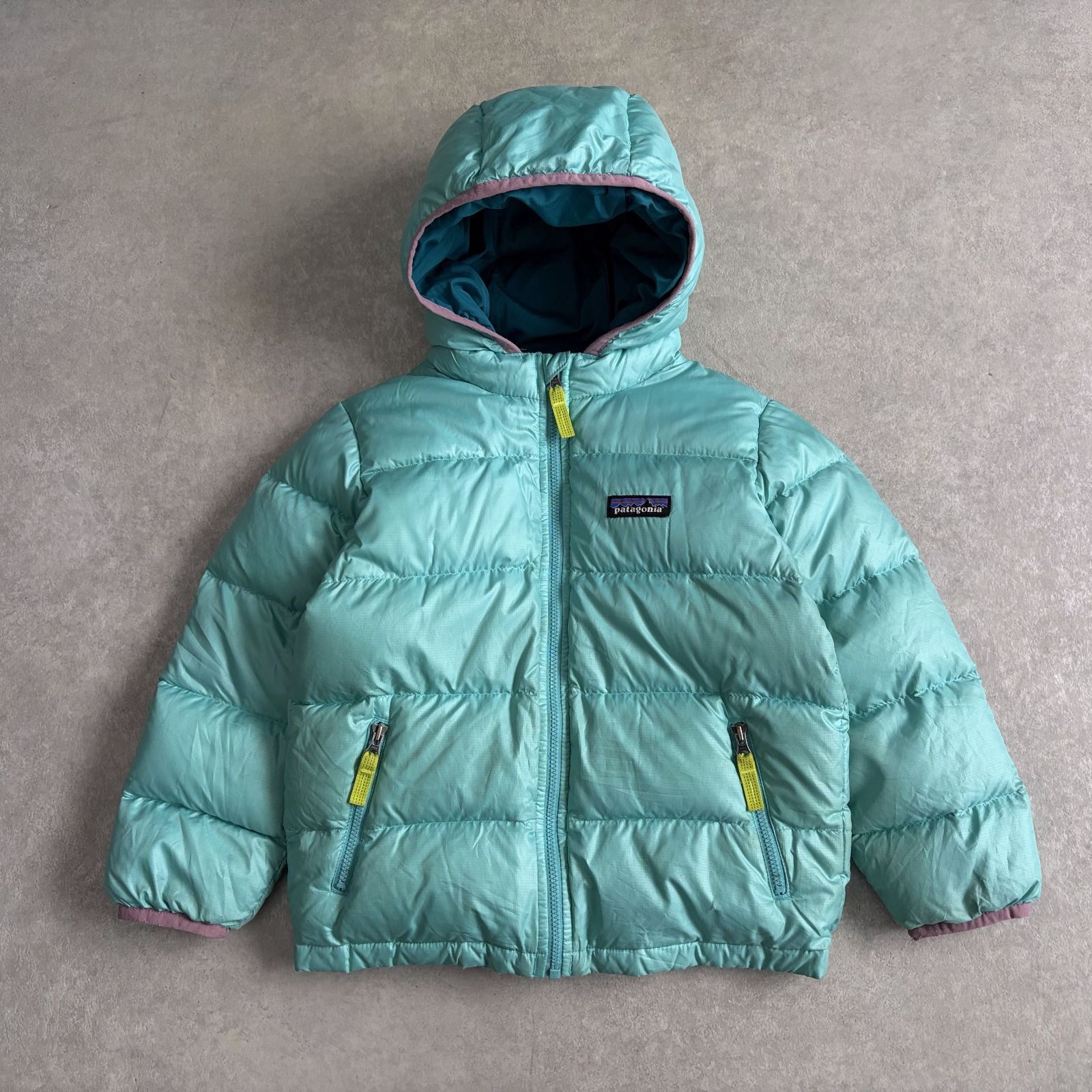 patagonia 100cm ベビー・ハイロフト・ダウン・セーター・フーディ 