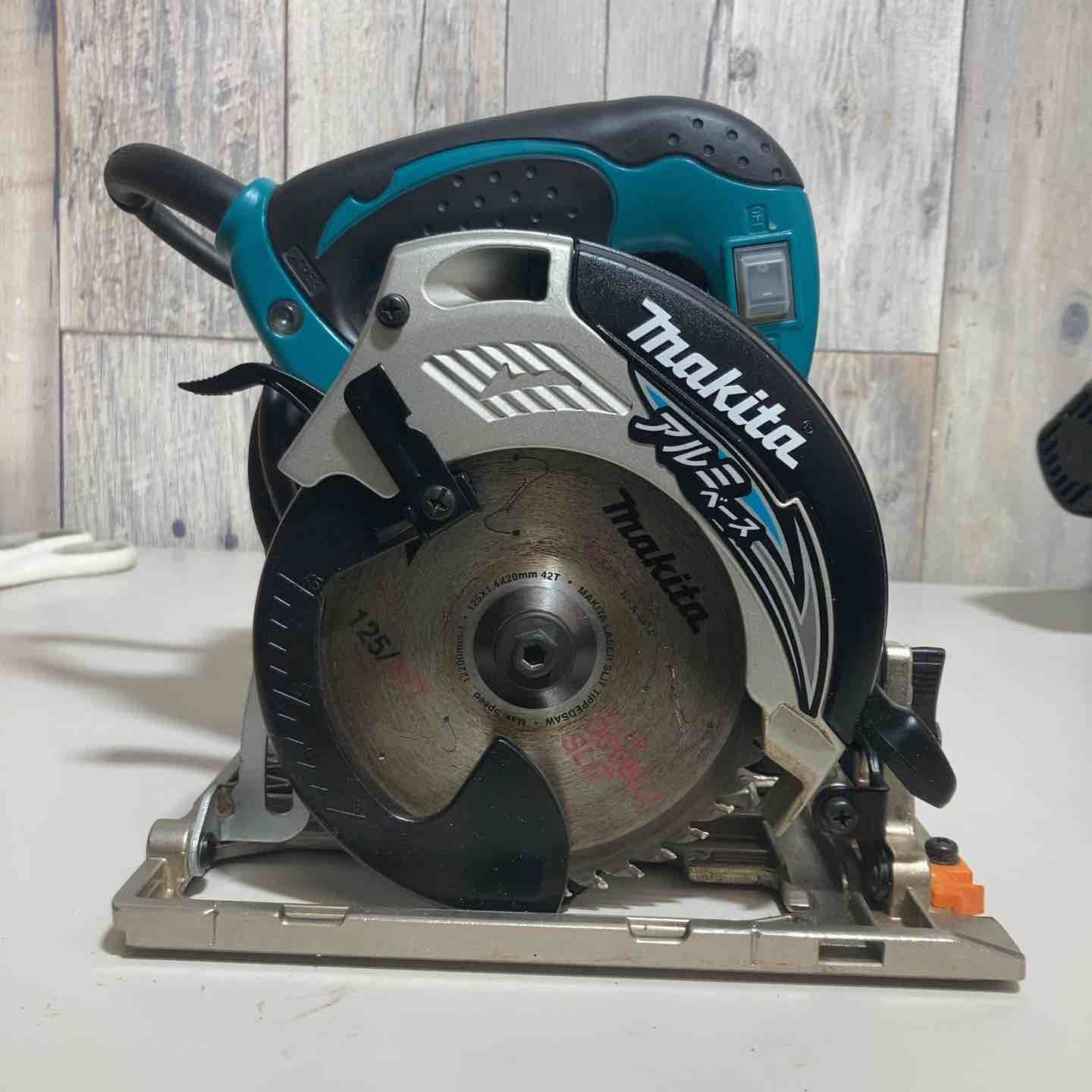 ★マキタ(makita) 125mm電気マルノコ 5230　119㎜～125㎜対応【戸田店】