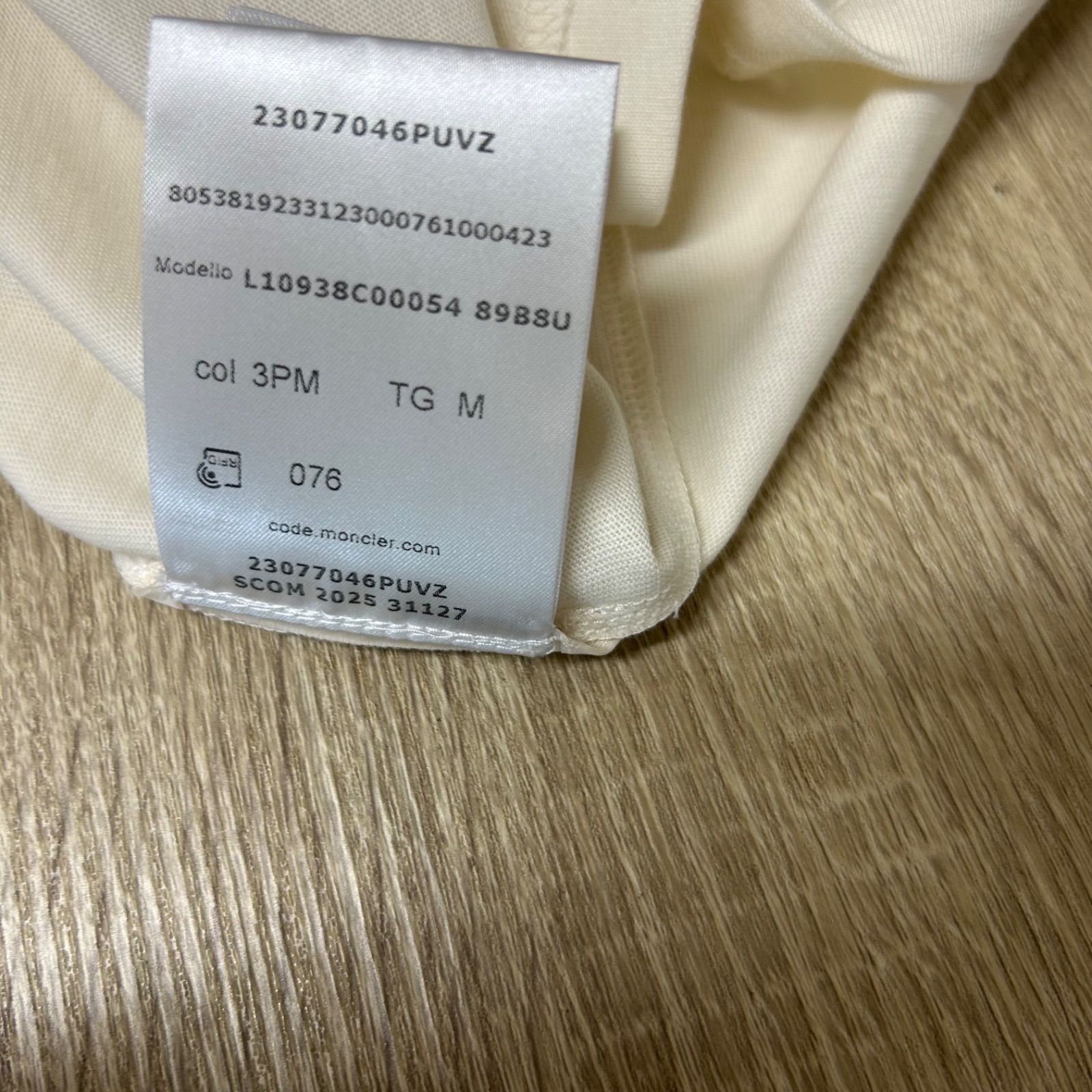 極美品】 MONCLER モンクレールワンポイント半袖Tシャツ白系アイボリー