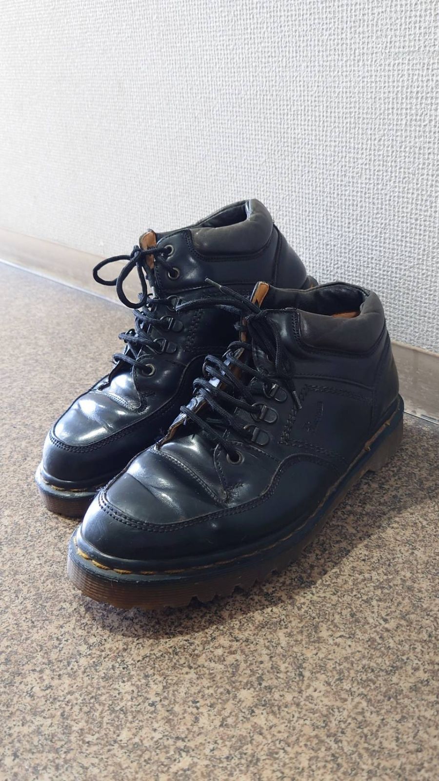 90’s Dr.Martens イングランド製 6-Eyelet Mid-cut Work Boots Black UK:8