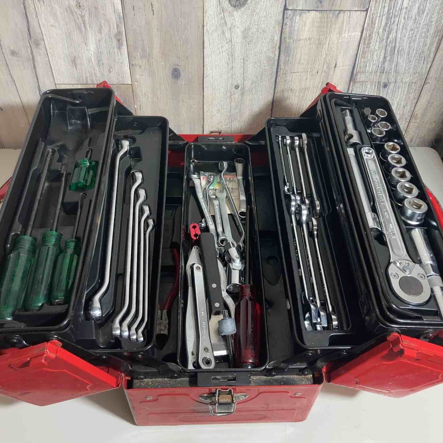 ◇KTC TOOL BOX 工具セット　工具欠け有、追加工具有、軽微の箱の歪み有【戸田店】