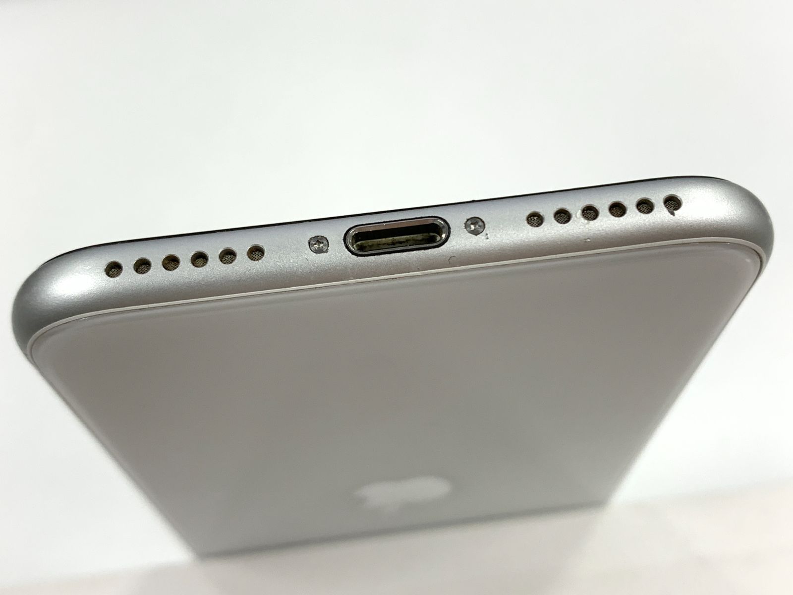 ジャンク 電池75%SIMフリーiPhone SE(第2世代) 64GB ホワイト-直売新作