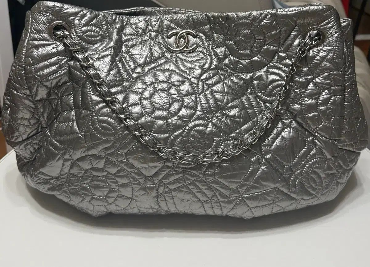 シャネル キルティング シルバー ショッパー バッグ