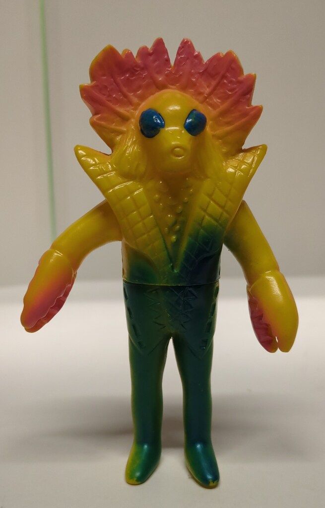 ブルマァク ブルマァクの怪獣シリーズ ギロン人 黄色成型 125mm