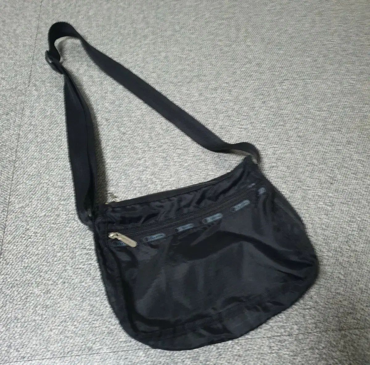 LeSportsac レスポートサック クロスバック バッグ 出品