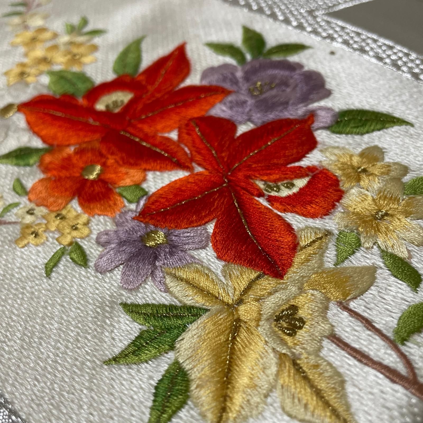 名古屋帯 鮮やか 刺繍の花模様 九寸 正絹 着物 X-2911