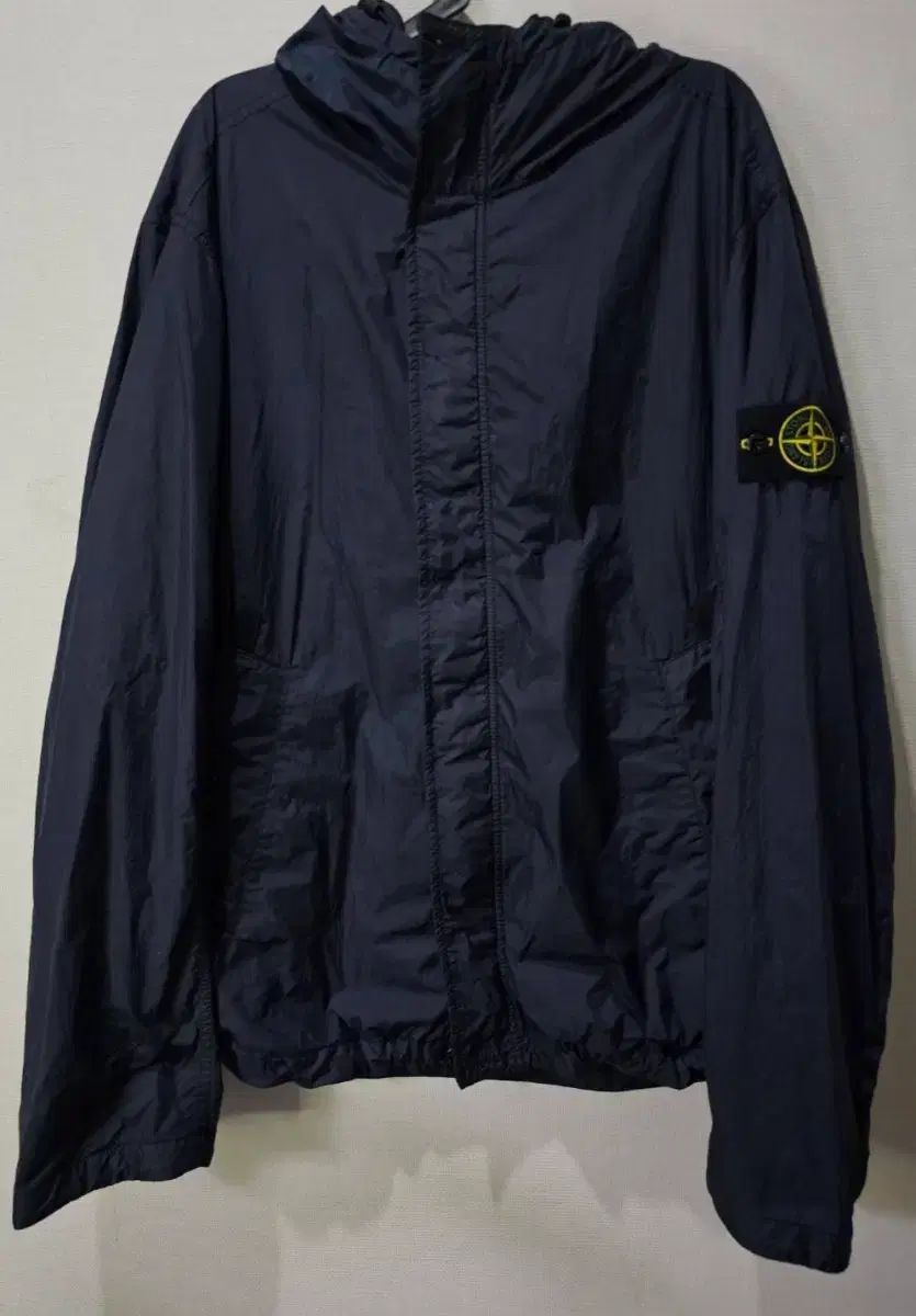 正規品 ほぼ新品 25SS ストーンアイランド ガーメント クリンクルレップス フード ジャケット 105/