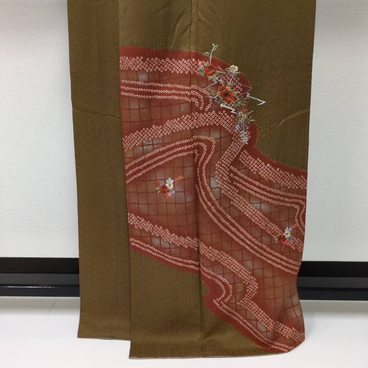 付下げ 刺繍 絞り 裄68 紗綾形の地模様 紋無し 正絹 着物 MK-610 
