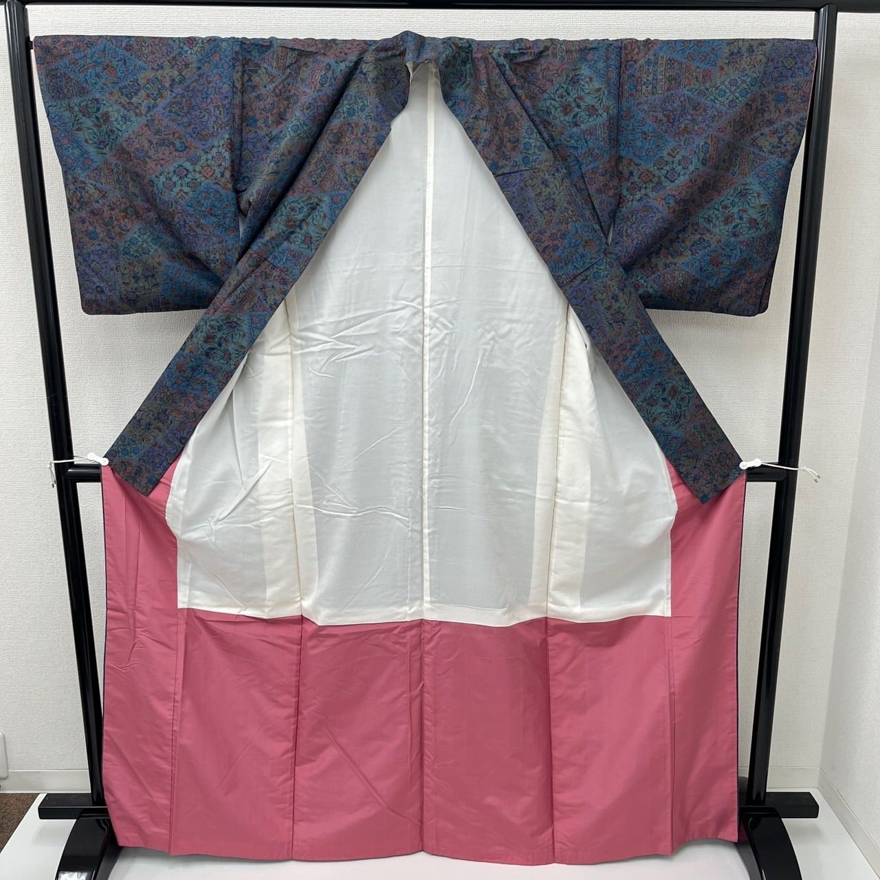 結城紬 更紗模様 染柄 裄67.5 真綿 正絹 着物 MK-559 - メルカリ