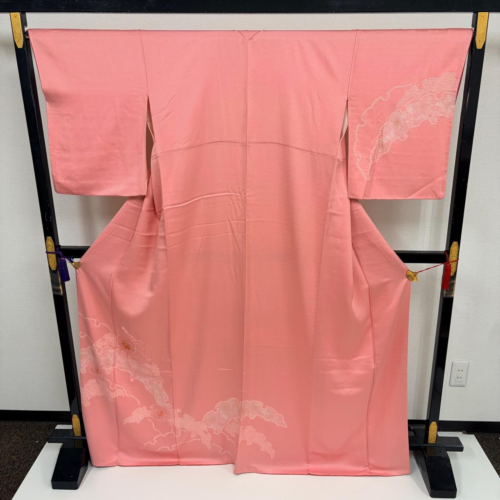 付下げ 刺繍 絞り 裄67 紋無し 紗綾形の地紋 正絹 着物 MK-9250 - メルカリ